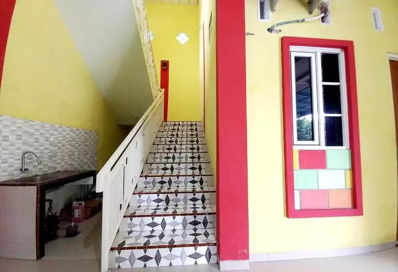 Hotelli Harmony House Syariah Near Alun Alun Pati Mitra Reddoorz