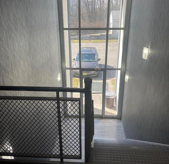 酒店 The Wayne Inn