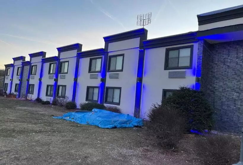 Hotelli The Wayne Inn