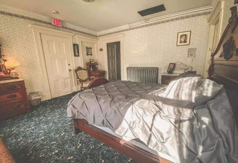 Aamiaismajoitus (B&B) Lizzie Borden House