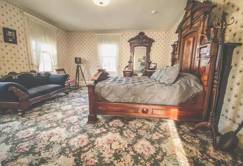 Aamiaismajoitus (B&B) Lizzie Borden House