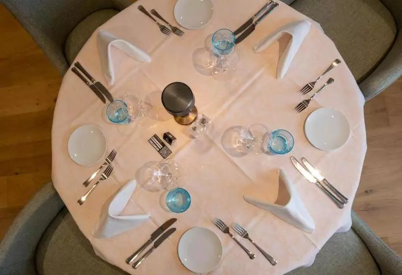 ホテル Boutique Hôtel De L Ecu Vaudois