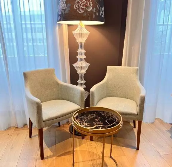 ホテル Boutique Hôtel De L Ecu Vaudois