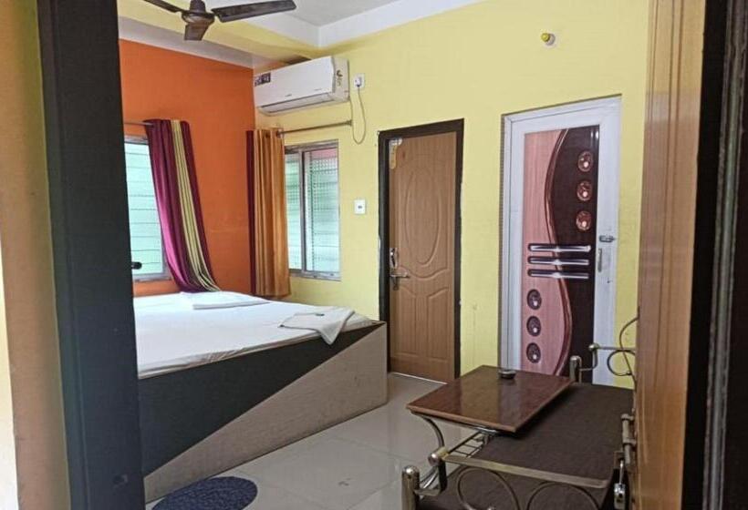 בית מלון כפרי Trinayani Stay   3 Min Walk To Temple