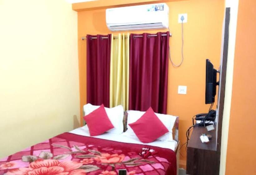 בית מלון כפרי Trinayani Stay   3 Min Walk To Temple