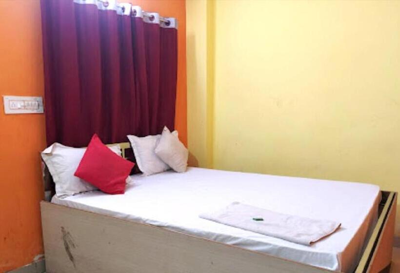 בית מלון כפרי Trinayani Stay   3 Min Walk To Temple