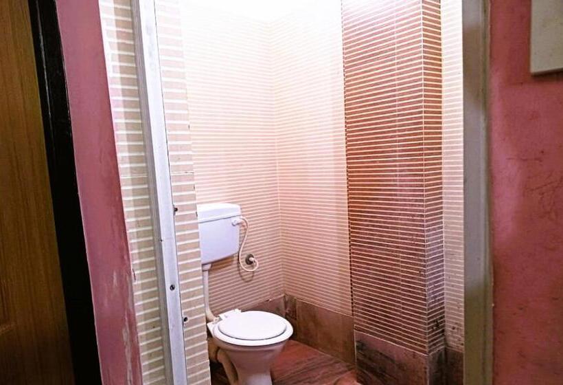 בית מלון כפרי Trinayani Stay   3 Min Walk To Temple