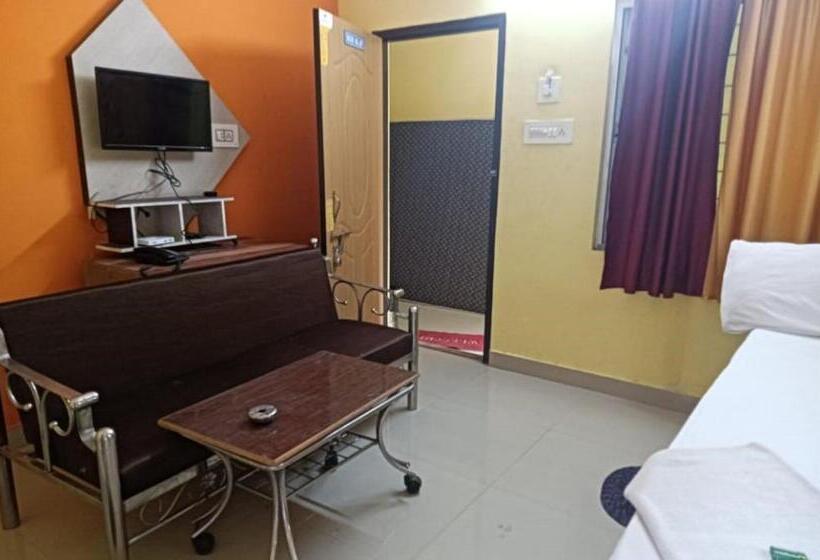 בית מלון כפרי Trinayani Stay   3 Min Walk To Temple