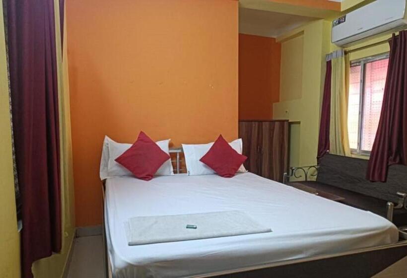 בית מלון כפרי Trinayani Stay   3 Min Walk To Temple