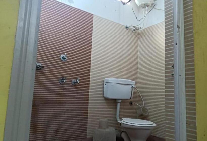 בית מלון כפרי Trinayani Stay   3 Min Walk To Temple