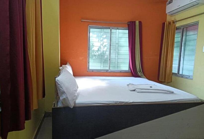 בית מלון כפרי Trinayani Stay   3 Min Walk To Temple