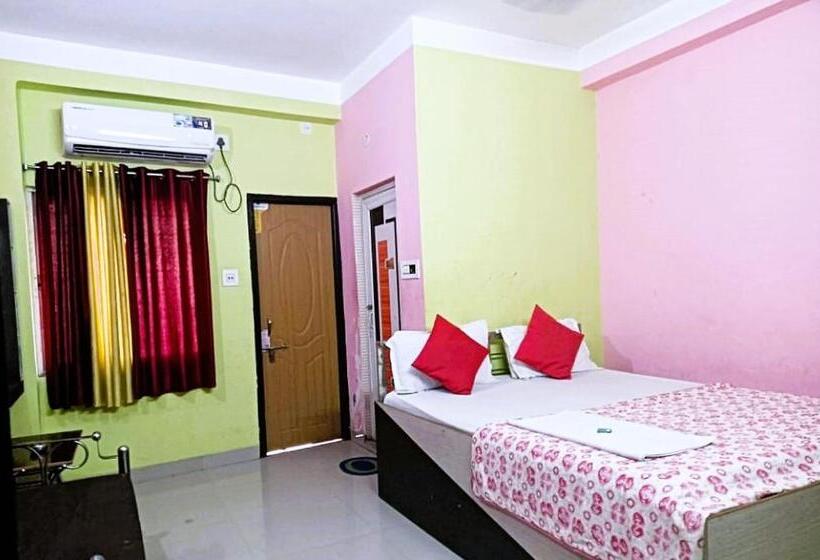 בית מלון כפרי Trinayani Stay   3 Min Walk To Temple