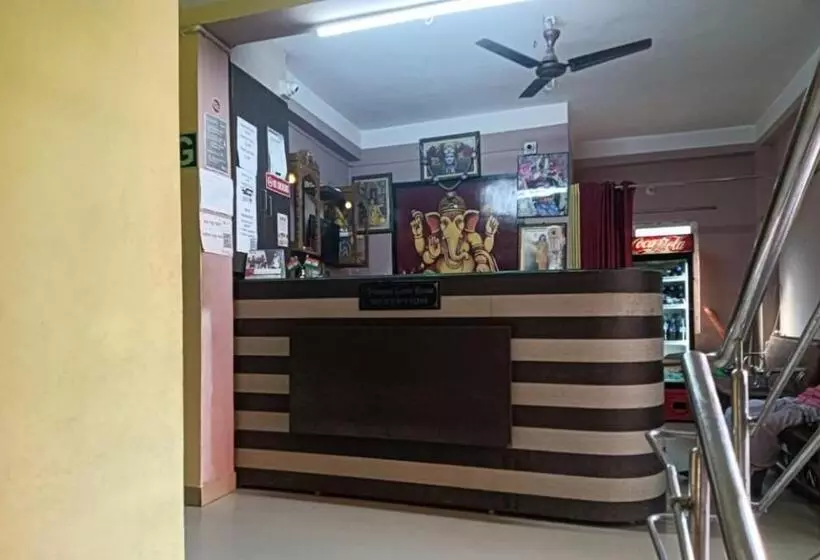 ホテル Trinayani Stay   3 Min Walk To Temple