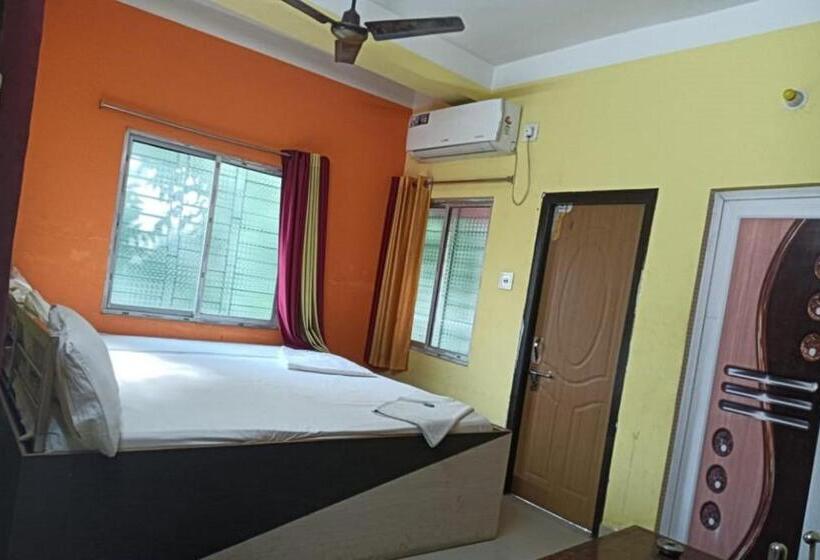 בית מלון כפרי Trinayani Stay   3 Min Walk To Temple