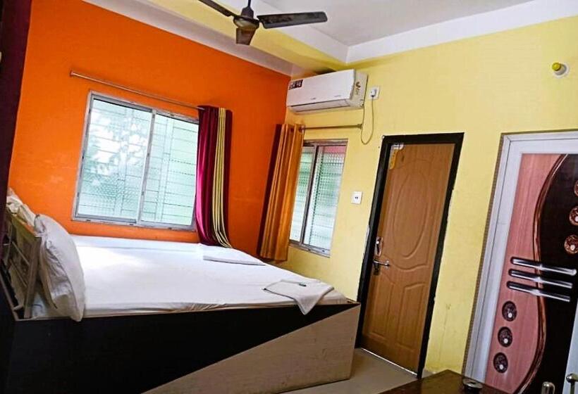 בית מלון כפרי Trinayani Stay   3 Min Walk To Temple