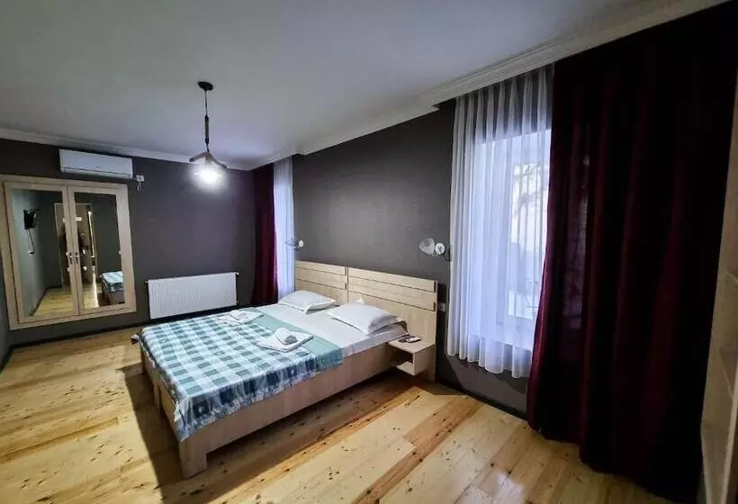 هتل Varga Kvareli