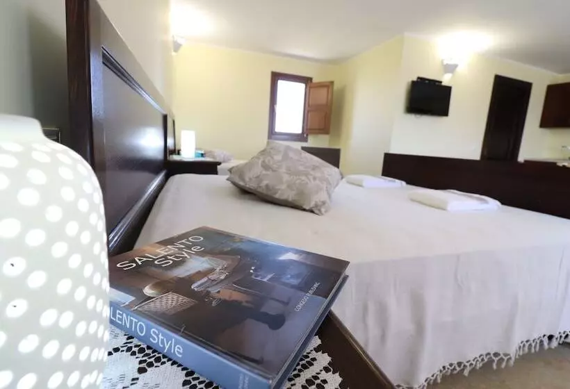 ペンション B B With Swimming Pool Tenuta Agrumi Del Salento Triple Deluxe Citrus Attic