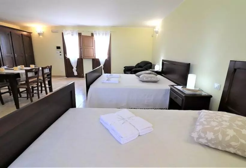 ペンション B B With Swimming Pool Tenuta Agrumi Del Salento Triple Deluxe Citrus Attic