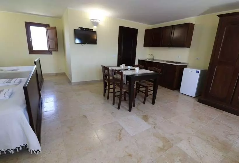 ペンション B B With Swimming Pool Tenuta Agrumi Del Salento Triple Deluxe Citrus Attic