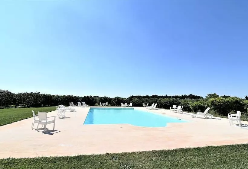 ペンション B B With Swimming Pool Tenuta Agrumi Del Salento Triple Deluxe Citrus Attic