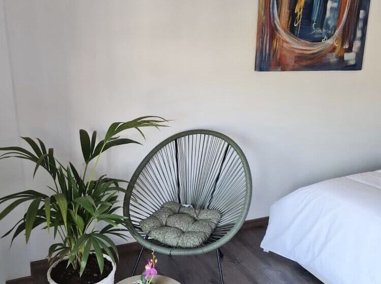 ペンション Guesthouse Shtëpia Ime