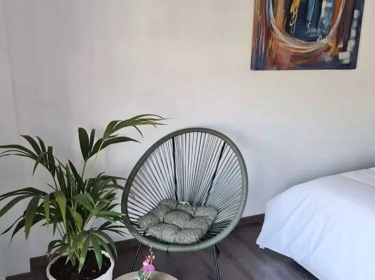 ペンション Guesthouse Shtëpia Ime