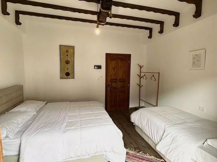 ペンション Guesthouse Shtëpia Ime