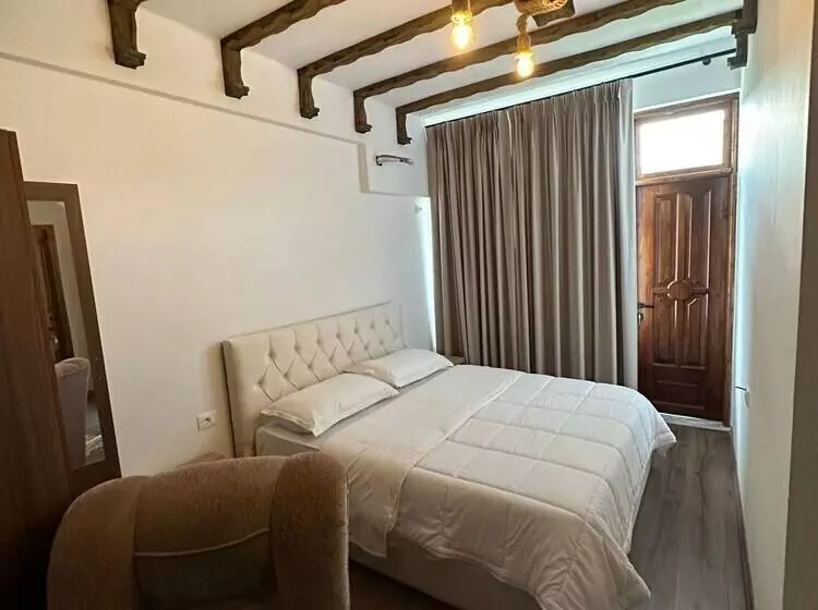ペンション Guesthouse Shtëpia Ime