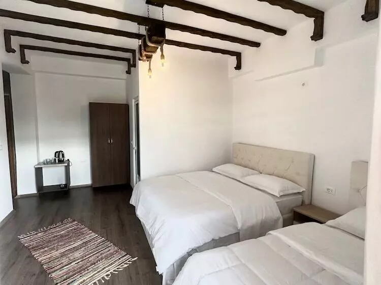 ペンション Guesthouse Shtëpia Ime