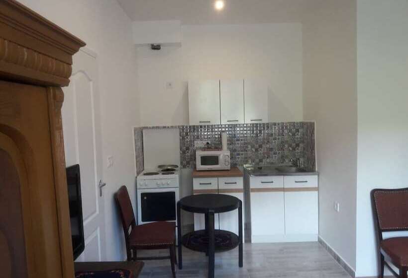 膳宿费 Mákvirág Ház