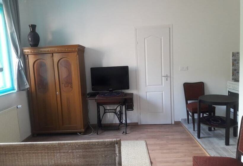 膳宿费 Mákvirág Ház