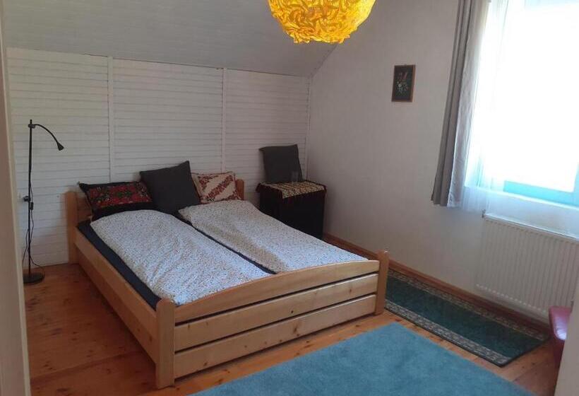 膳宿费 Mákvirág Ház