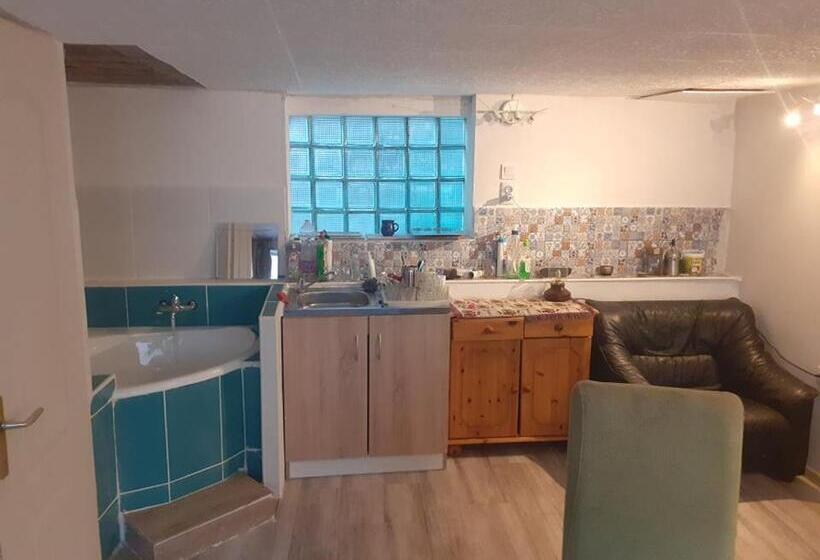 膳宿费 Mákvirág Ház