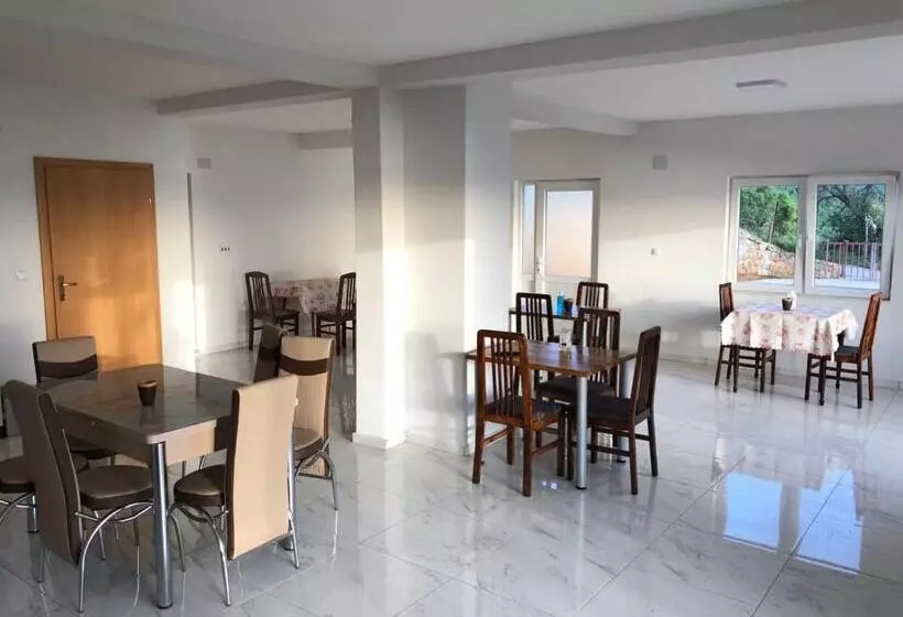 پانسیون Risteski Guest House