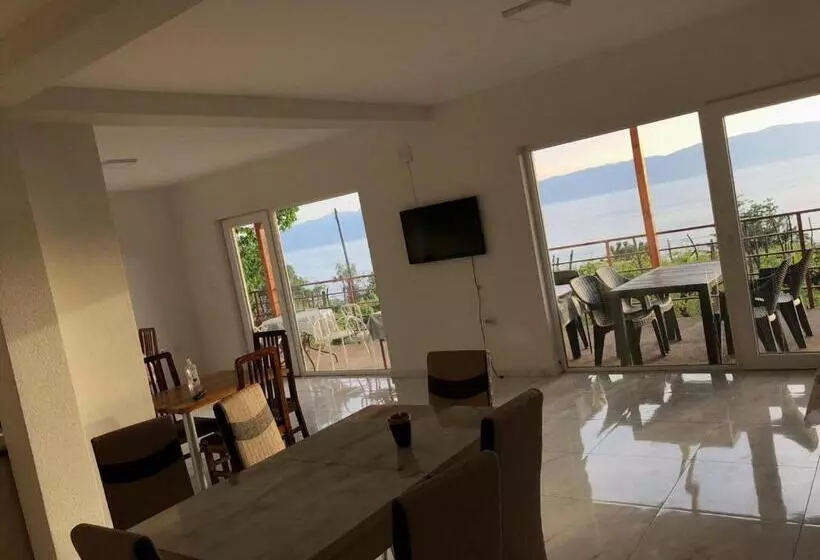 پانسیون Risteski Guest House