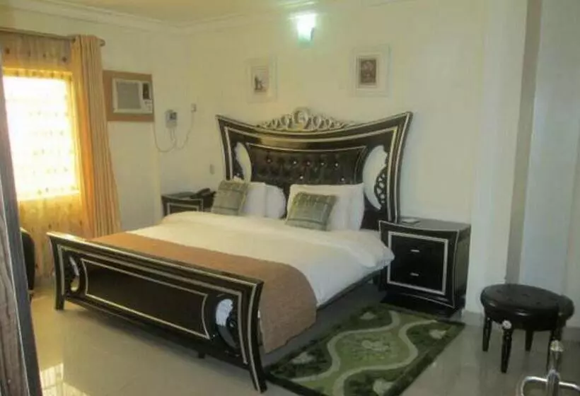 پانسیون Room In Apartment   Ayalla Hotel Suites Yenogoa Royal Room
