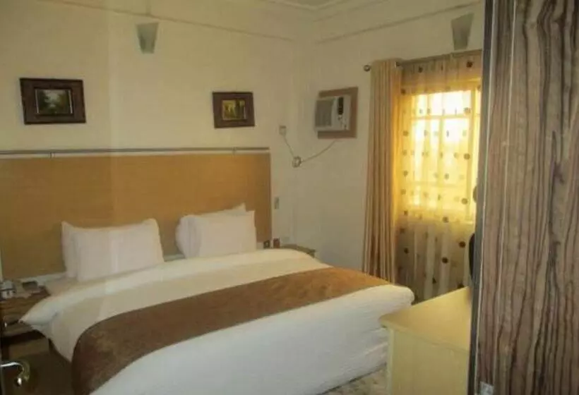 پانسیون Room In Apartment   Ayalla Hotel Suites Yenogoa Royal Room