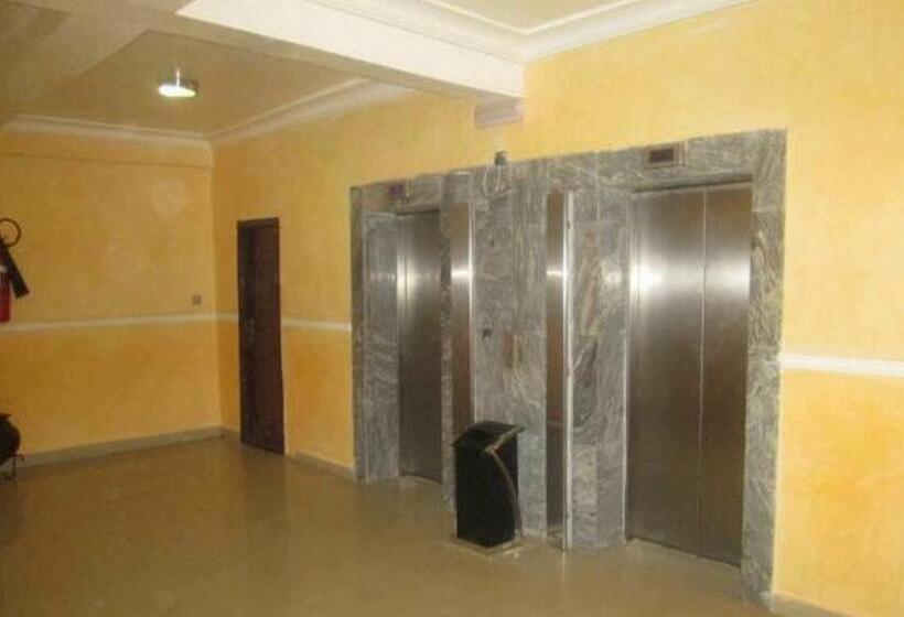 پانسیون Room In Apartment Ayalla Hotel Suites Yenogoa Royal Room