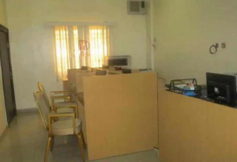 پانسیون Room In Apartment   Ayalla Hotel Suites Yenogoa Royal Room