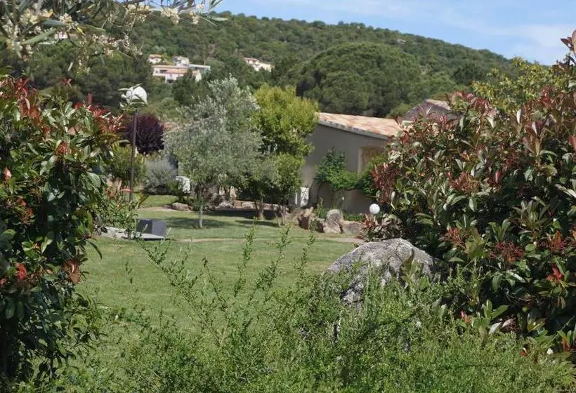 پانسیون Les Jardins De Santa Giulia   Charmante Chambre D Hôte