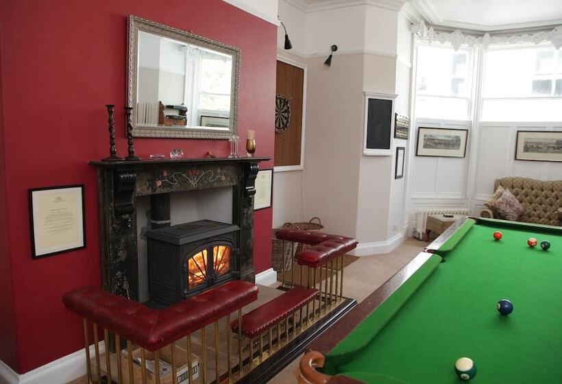 بنسيون Thistlebank Townhouse