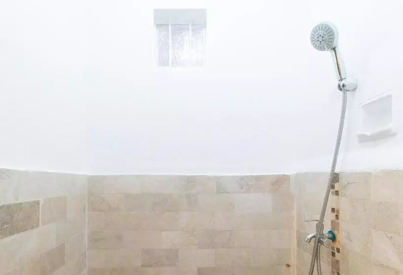 Hotelli Reddoorz At V Cloud Hills Near De La Salle Dasmarinas Cavite