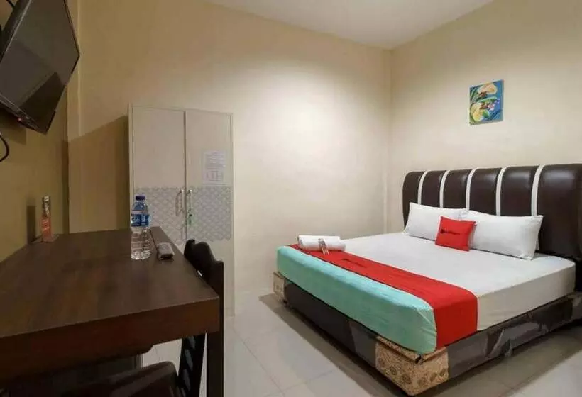ホテル Reddoorz Near Rs Adam Malik Medan 2
