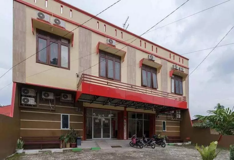 ホテル Reddoorz Near Rs Adam Malik Medan 2