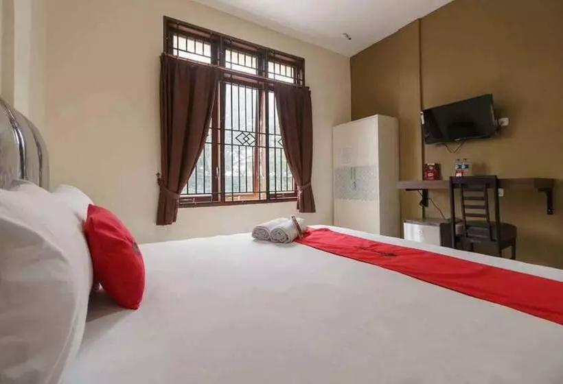 ホテル Reddoorz Near Rs Adam Malik Medan 2