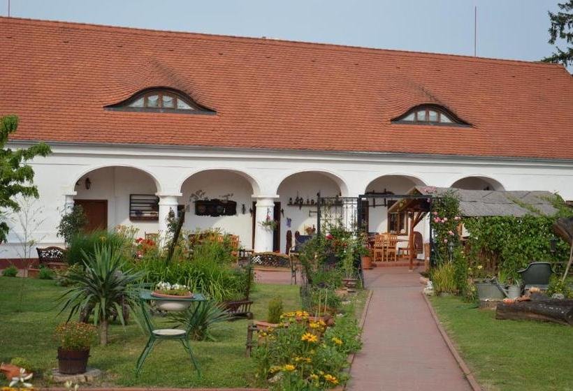 Bed and Breakfast Régi Csárda és Panzió