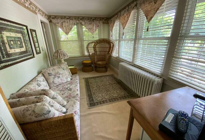 Bernard Gray Hall Bed And Breakfast