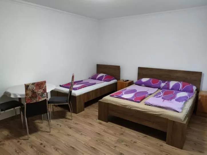 پانسیون Emese Apartman