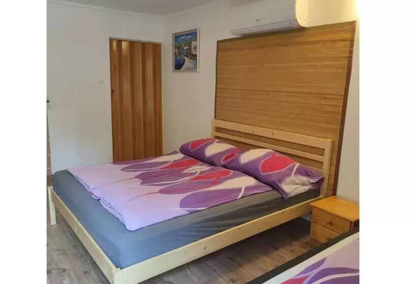 پانسیون Emese Apartman