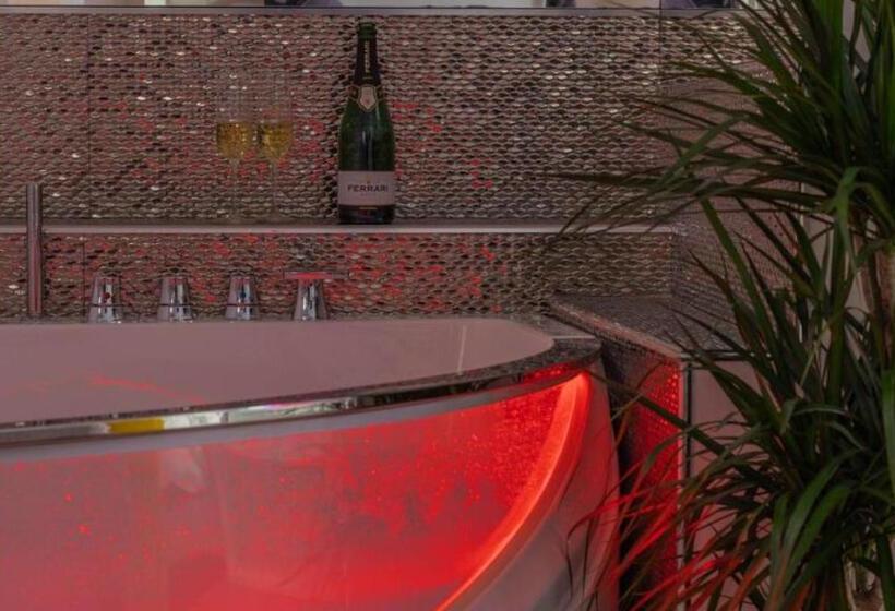 تختخواب و صبحانه Governo Vecchio Guesthouse Navona